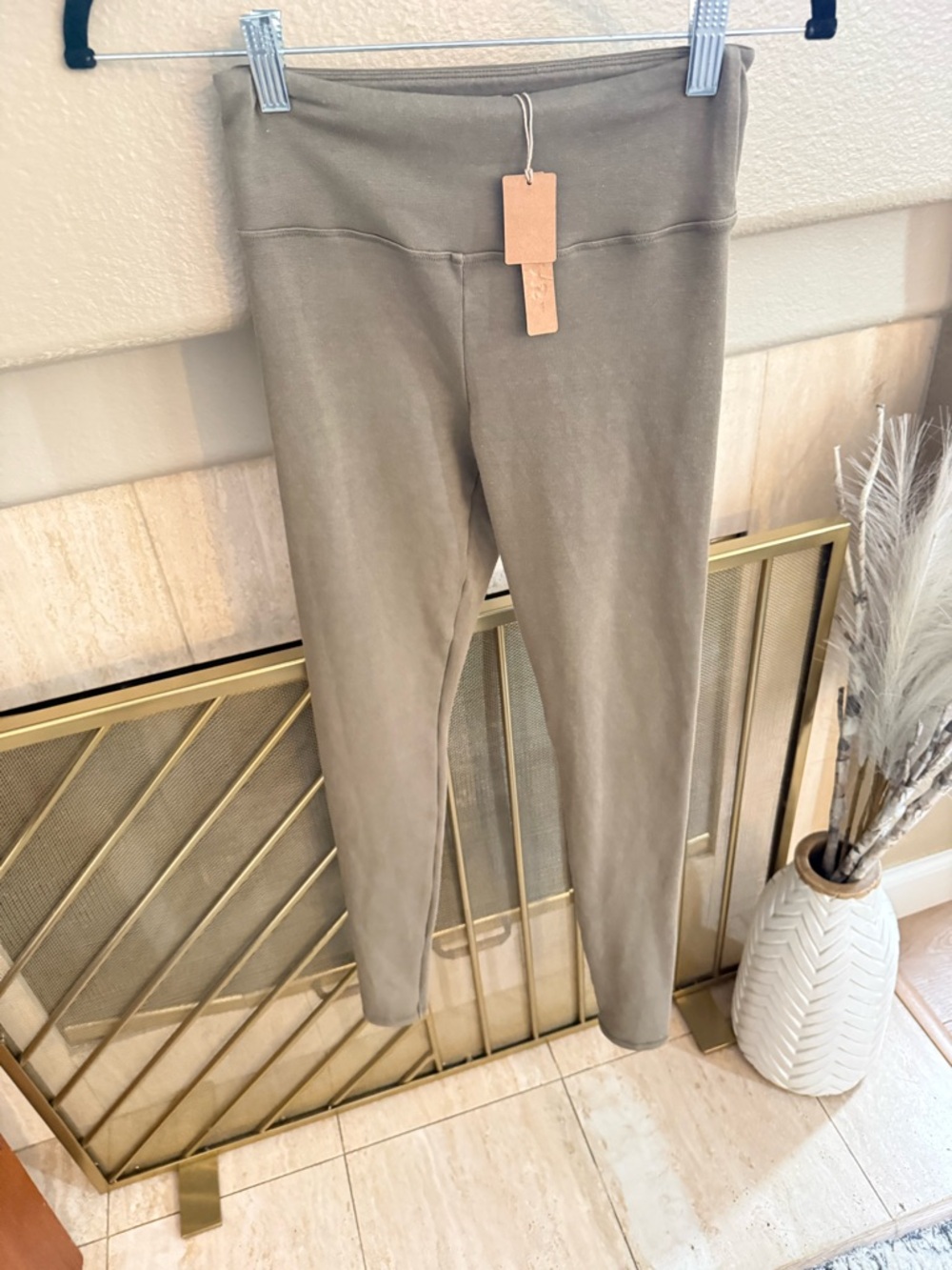 skims olive new with tags XS leggings